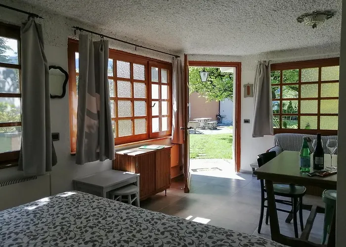 Ferienhaus Casetta Del Molo Mandello del Lario